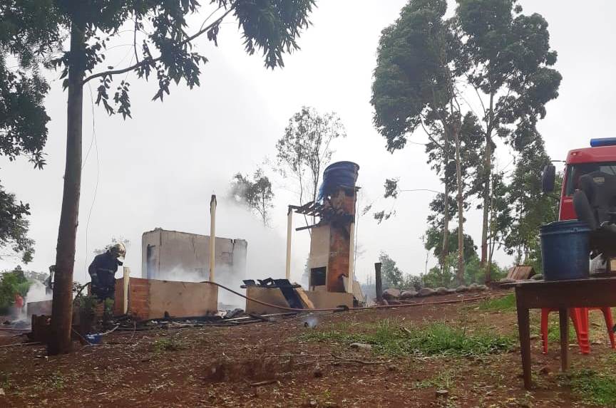 Família perde tudo em incêndio e pede ajuda para recomeçar