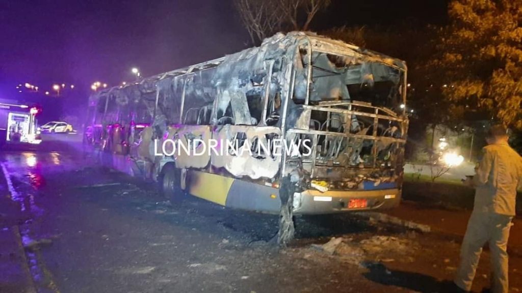 Quarteto é detido durante operação que investiga incêndio a ônibus em Londrina