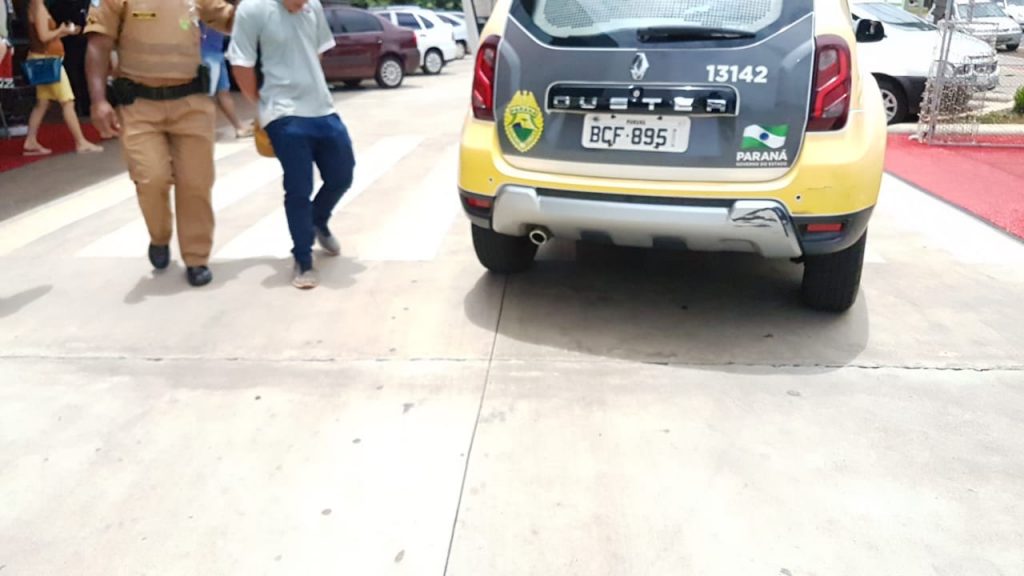 Dono se depara com ladrão dentro de veículo; criminoso foi preso pela PM na Av. Tancredo Neves