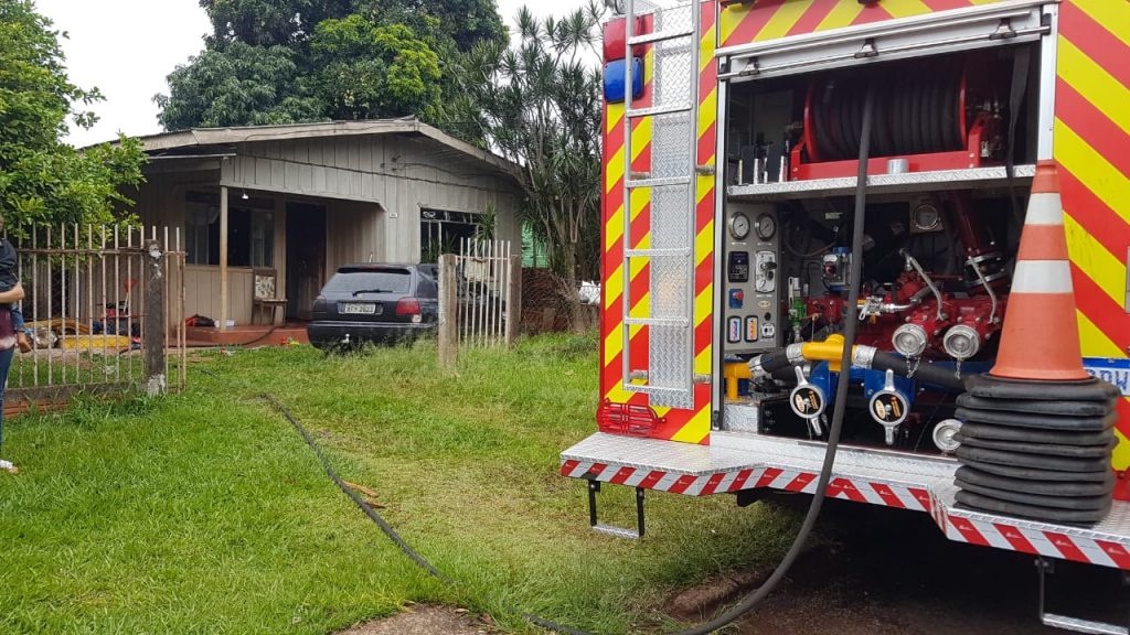 Princípio de incêndio em residência na Rua Maria Dolores da Motta, no Cancelli, mobiliza Bombeiros