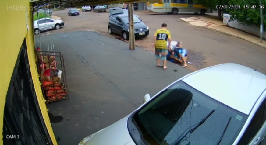 Câmera de segurança mostra o momento que comerciante é baleado no Jardim Colonial