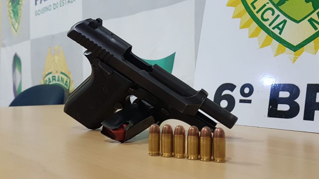 Pistola com munições, utilizada em assalto que terminou com comerciante baleado, é levada a 15ª SDP