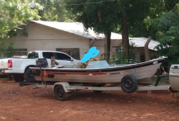 Barco com carreta foi furtado no Jardim Colmeia em Cascavel