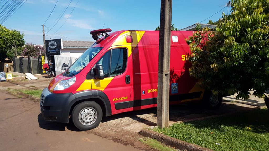Idoso de 70 anos é socorrido pelo Siate com suspeita de fratura no fêmur