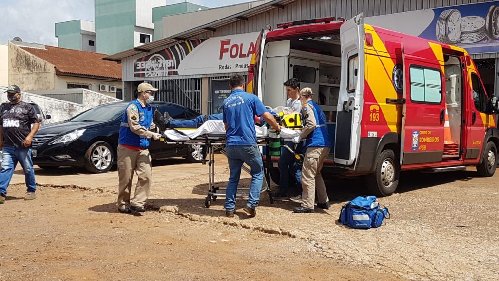 Trabalhador fica ferido ao cair de escada em borracharia no Bairro Maria Luíza Trabalhador fica ferido ao cair de escada em borracharia no Bairro Maria Luíza
