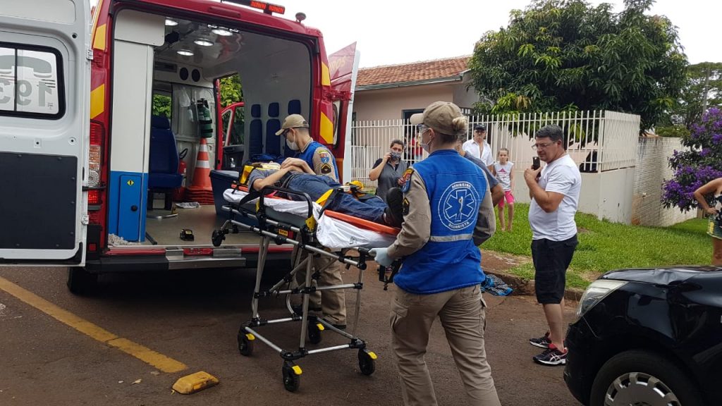 Adolescente de 14 anos fica ferido após bater bicicleta contra carro na Rua Marechal Rondon