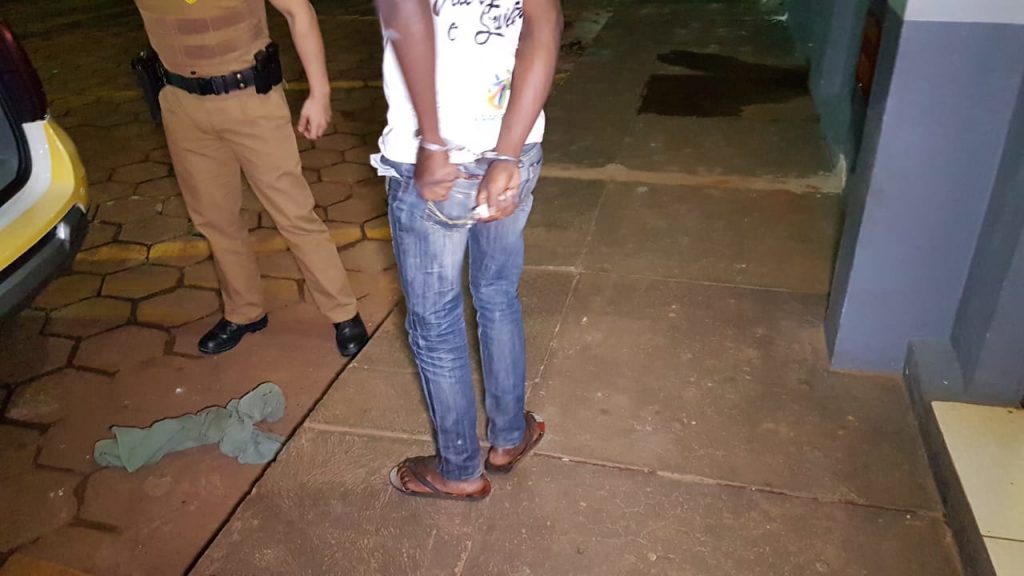 Haitiano que não quis ser abordado pela PM é conduzido a 15ª SDP por resistência e desobediência