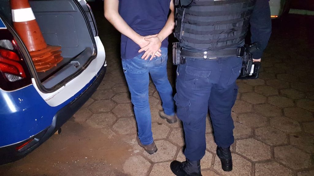 Motorista é flagrado no exame de etilômetro e preso pela GM no Centro de Cascavel