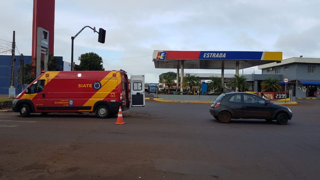 Motociclista tem suspeita de fratura após bater contra Ford Ka na Avenida Carlos Gomes Motociclista tem suspeita de fratura após bater contra Ford Ka na Avenida Carlos Gomes