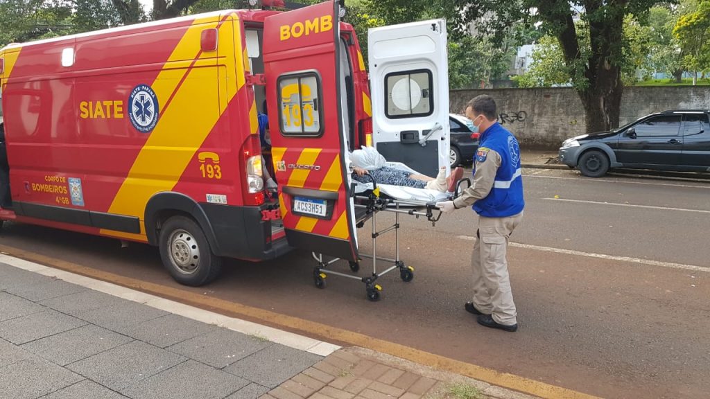Mulher é agredida com soco no rosto na Rua Minas Gerais, no Centro; companheiro que seria o agressor fugiu Mulher é agredida com soco no rosto na Rua Minas Gerais, no Centro; companheiro que seria o agressor fugiu