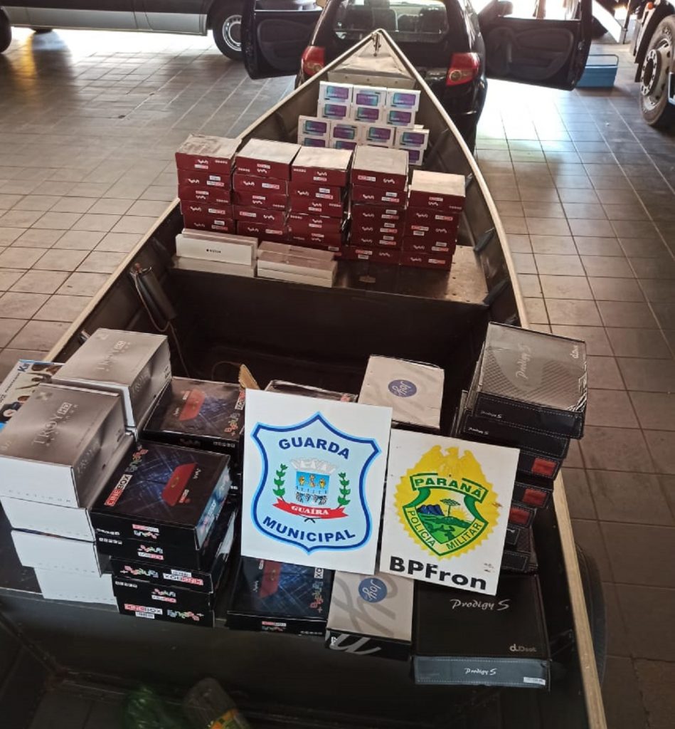 BPFron e Guarda Municipal apreendem carro e embarcação com contrabando em Guaíra BPFron e Guarda Municipal apreendem carro e embarcação com contrabando em Guaíra