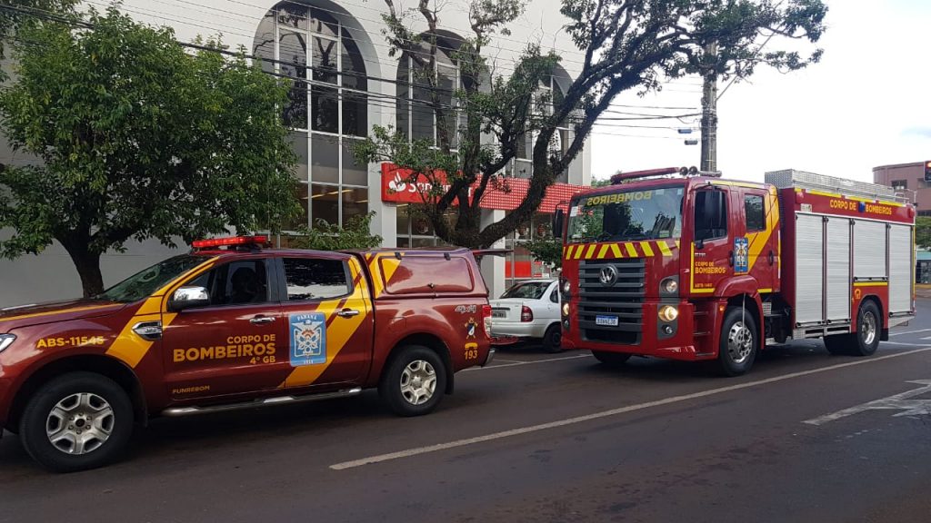 Fumaça em agência bancária no Centro mobiliza equipes do Corpo de Bombeiros Fumaça em agência bancária no Centro mobiliza equipes do Corpo de Bombeiros