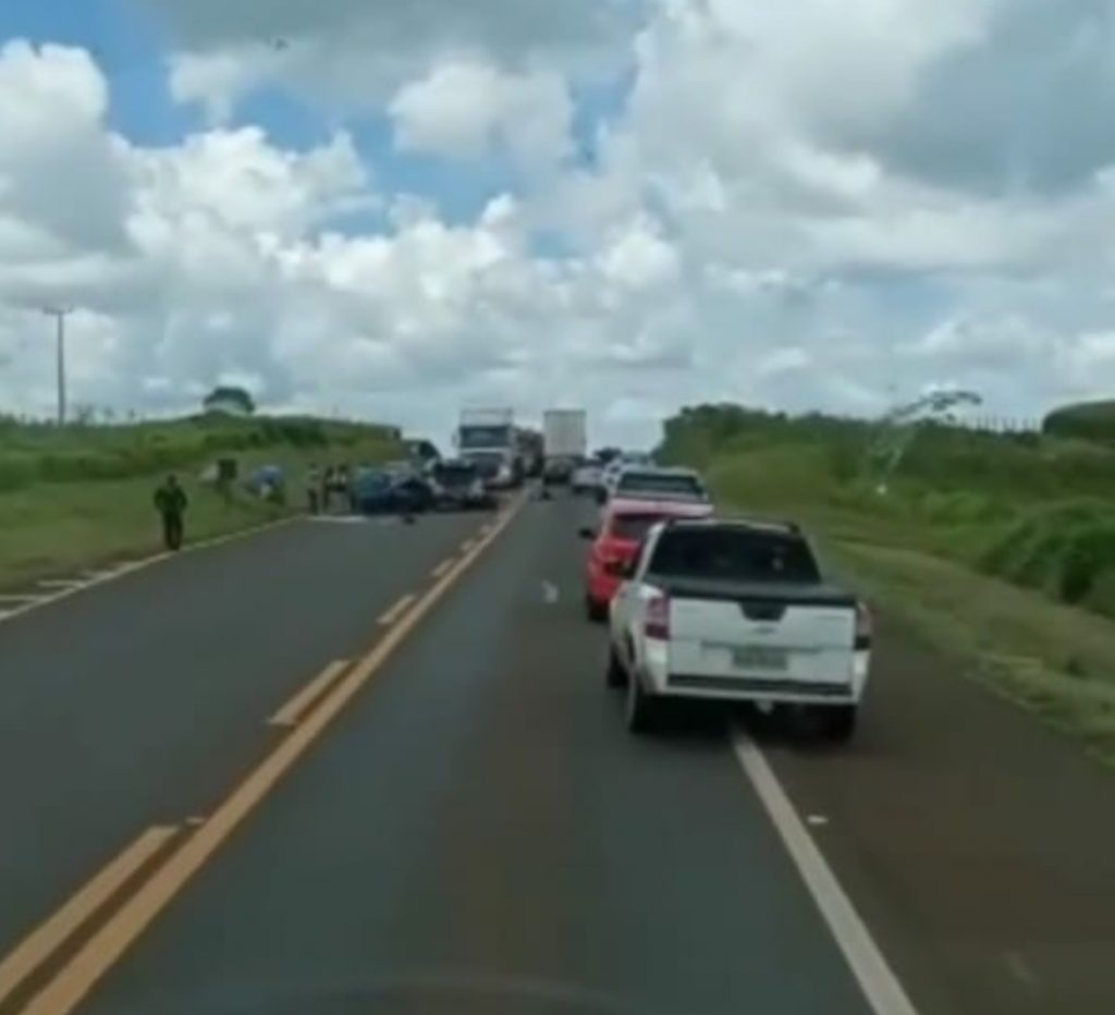 Acidente envolve 6 veículos na BR-277, em Guarapuava; uma pessoa morreu