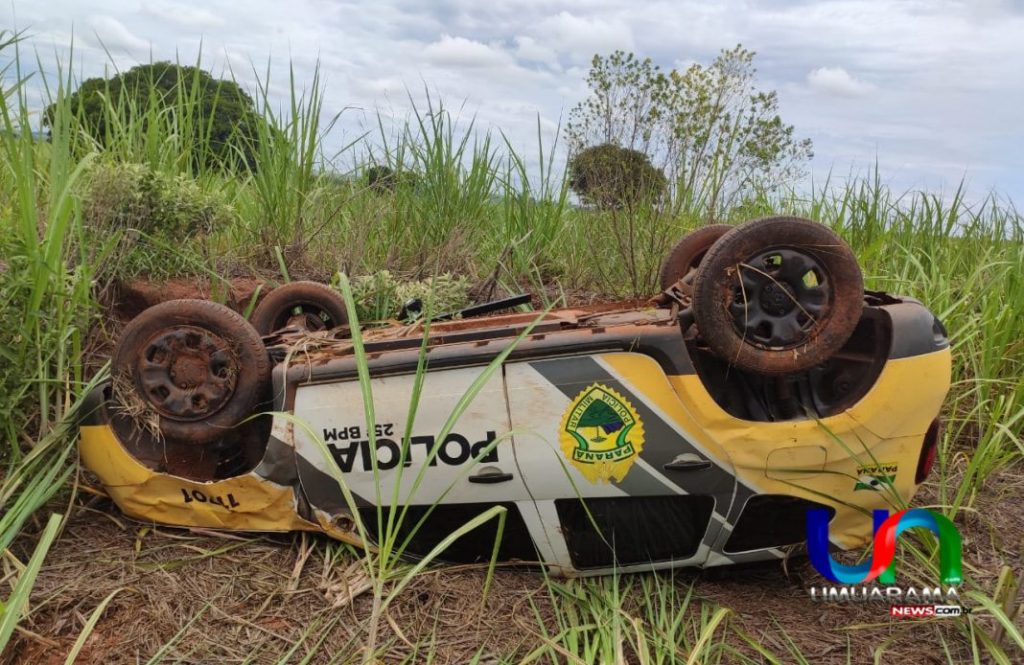 Policial militar perde controle da direção e capota viatura na PR-485, em Xambrê