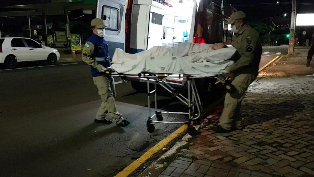 Idosa de 82 anos fica ferida ao cair em banheiro de residência, no Centro Idosa de 82 anos fica ferida ao cair em banheiro de residência, no Centro