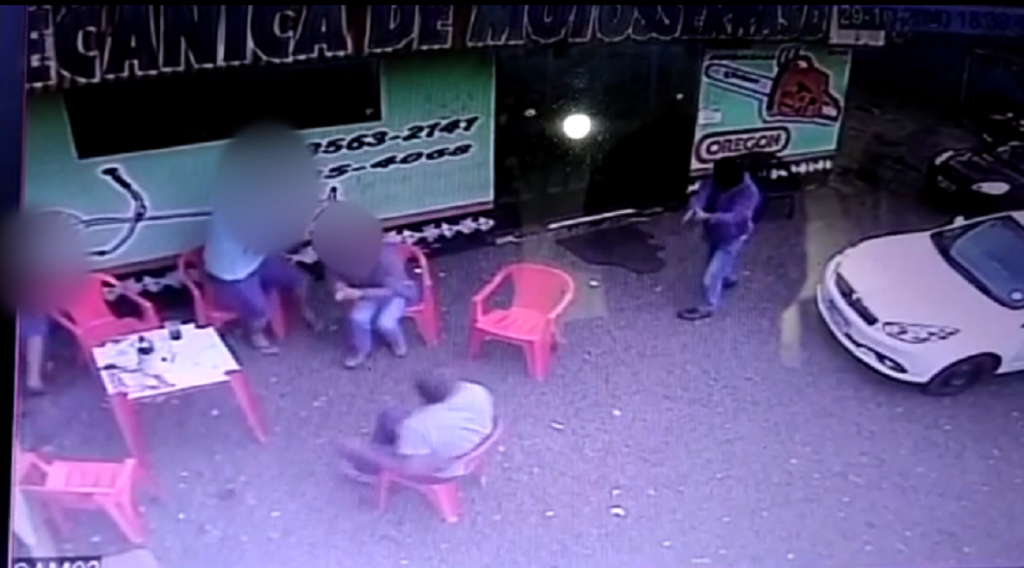 Câmera registra momento em que policial aposentado é executado a tiros; suspeito foi preso pelo GDE