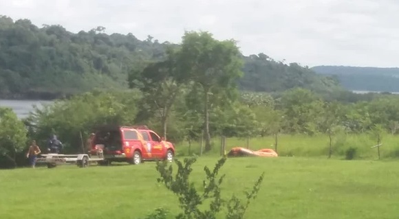 Imagem referente a Feriadão em família se transforma em tragédia após menino de 12 anos morrer afogado em rio