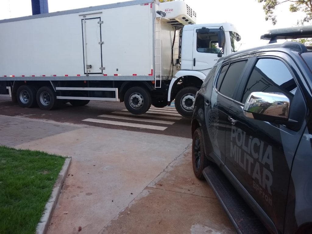 BPFron apreende caminhões e micro-ônibus com cigarros contrabandeados em Entre Rios do Oeste