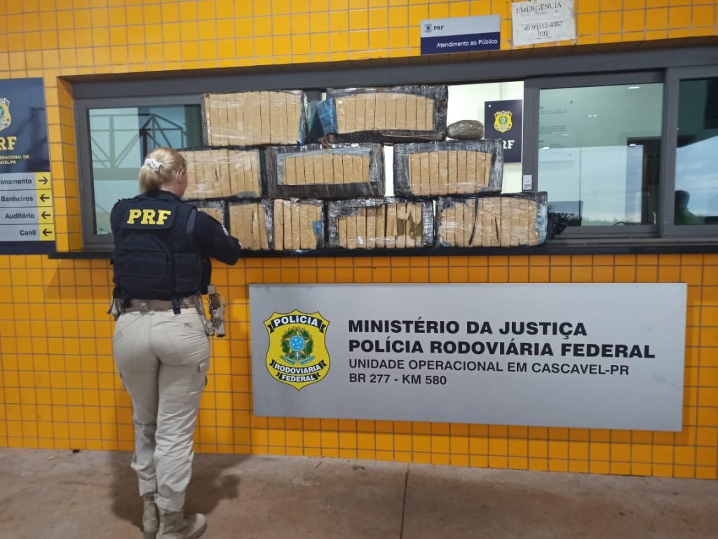 PRF apreende mais de 160 quilos de maconha em Cascavel