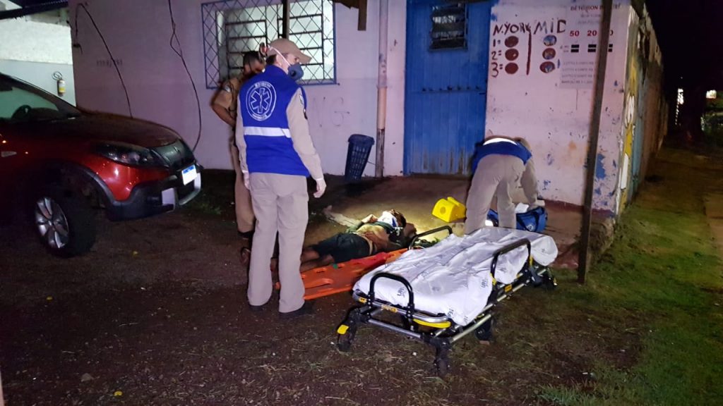 Acusado de furto é agredido a pauladas por populares no Bairro Universitário; Siate e PM foram mobilizados