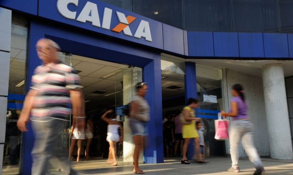 Trabalhadores nascidos em abril podem sacar auxílio emergencial