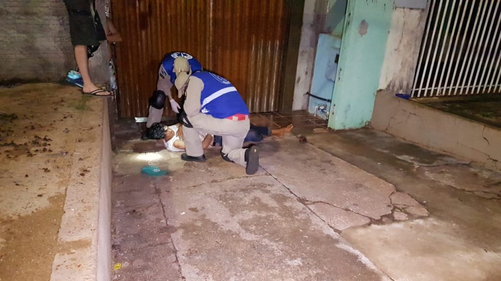 Siate socorre homem ferido na Rua Adolfo Garcia, no Bairro Brasmadeira