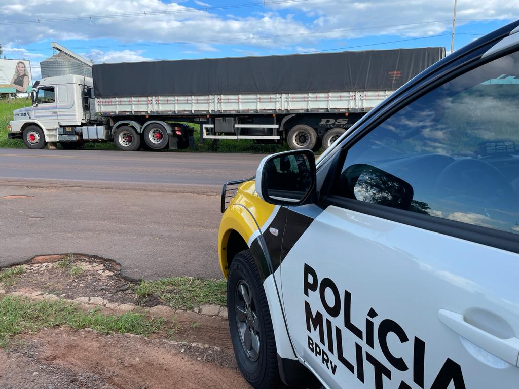 PRE faz apreensão de mercadorias importadas ilegalmente na PR-323, em Umuarama Imagem referente a PRE faz apreensão de mercadorias importadas ilegalmente na PR-323, em Umuarama