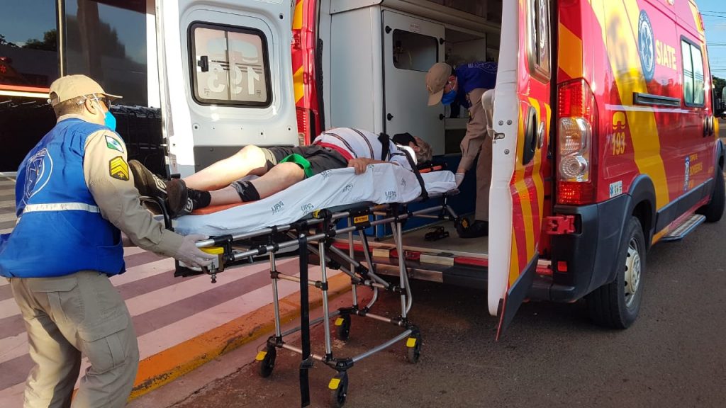 Idoso sofre queda e é socorrido pelo Siate no Bairro Cascavel Velho