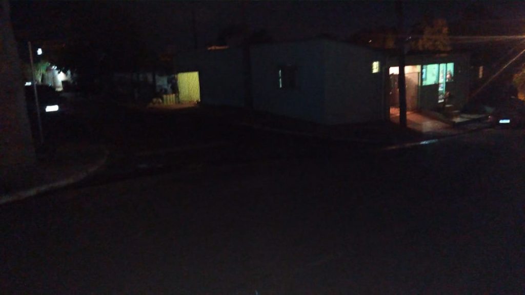 Santa Cruz: há três meses ‘no escuro’, morador pede providências quanto lâmpadas queimadas na Rua Tupis