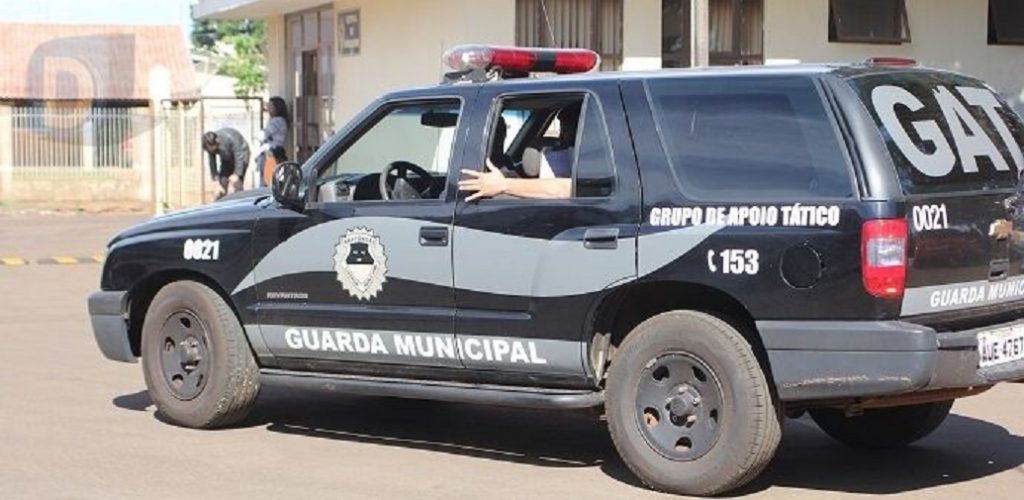 Guarda Municipal flagra briga de casal em via pública de Arapongas