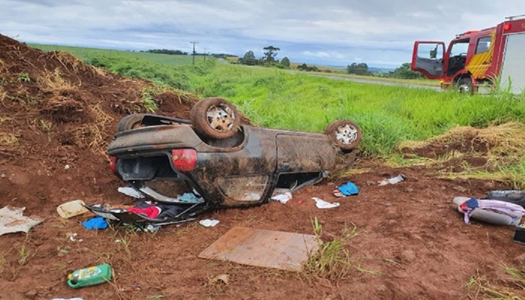 Laranjeiras do Sul: Capotamento na BR-158 deixa três feridos