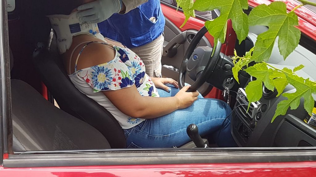 Condutora de Ford Ka fica ferida em acidente no São Cristóvão