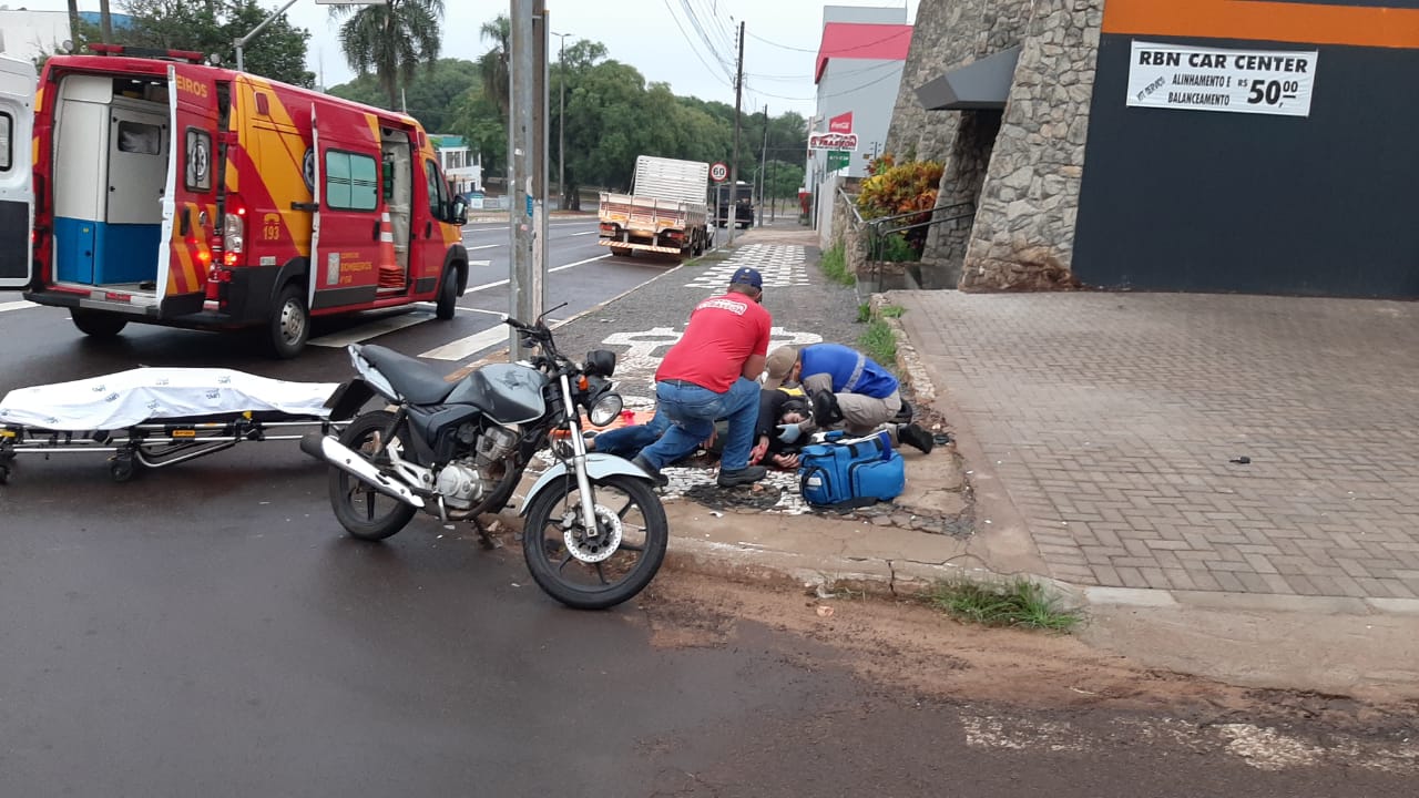 Motociclista fica ferido em colisão com Ford Ranger na Rua Paraná, no Bairro São Cristóvão
