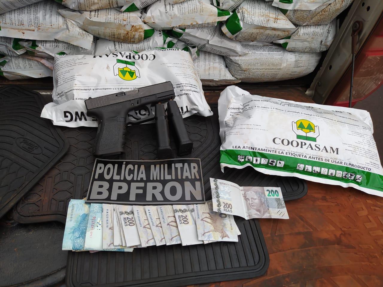 Carga de agrotóxicos é apreendida e dois são encaminhados à Polícia Federal de Cascavel