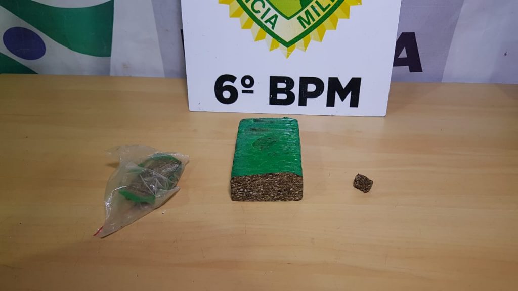 Dois são detidos com tablete e porções de maconha na Rua Vermelha, no Jardim Bela Vista