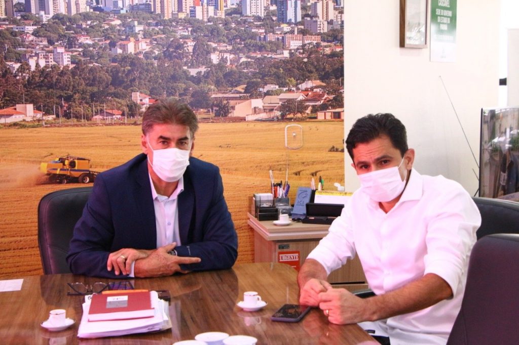 Paranhos recebe o deputado Marcio Pacheco para discutir sobre as obras da Praça Inclusiva