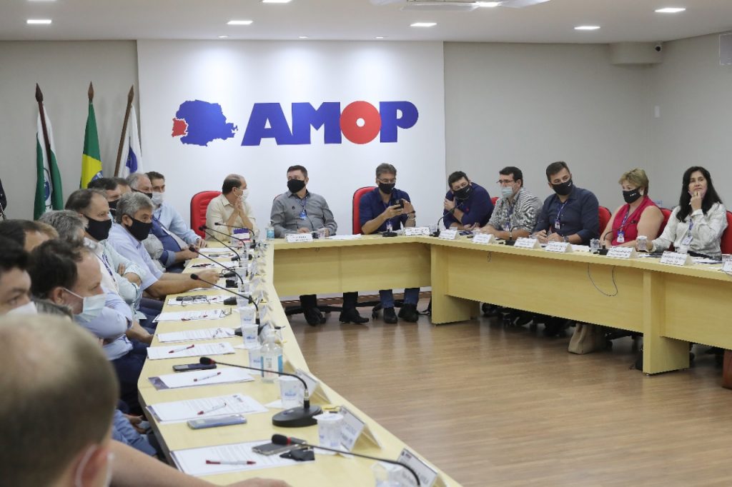 “Não podemos consolidar o afastamento das crianças da escola”, diz Paranhos
