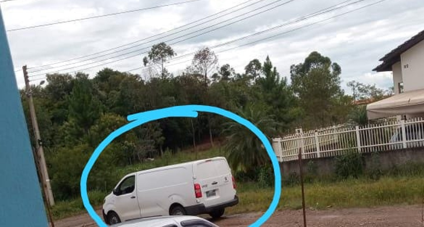 Polícia não recebeu nenhum registro de Van que “rouba” crianças