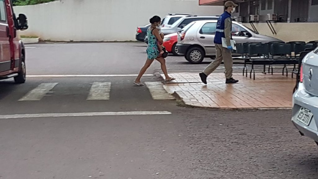 Criança fica ferida ao ser atingida por portão em imóvel na Rua Elis Regina, no Brasília