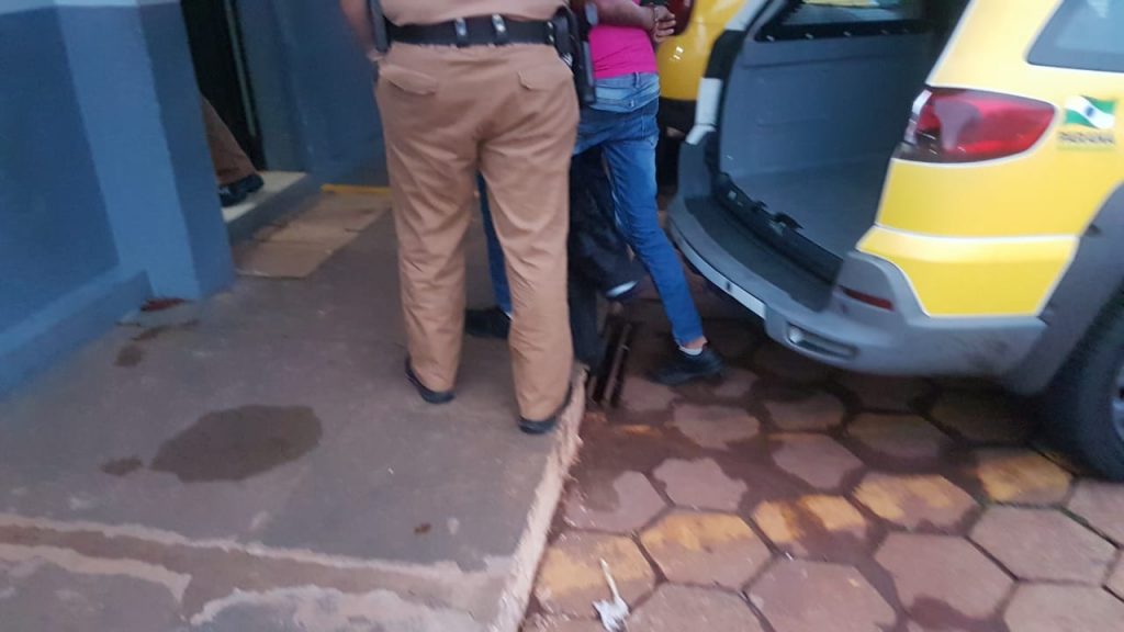 Procurado pela Justiça é localizado e preso pela PM na Rua Áustria, no Cascavel Velho