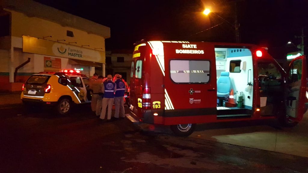 Colisão entre Astra e motocicleta deixa jovem ferido na Rua Apinajés, no Santa Cruz