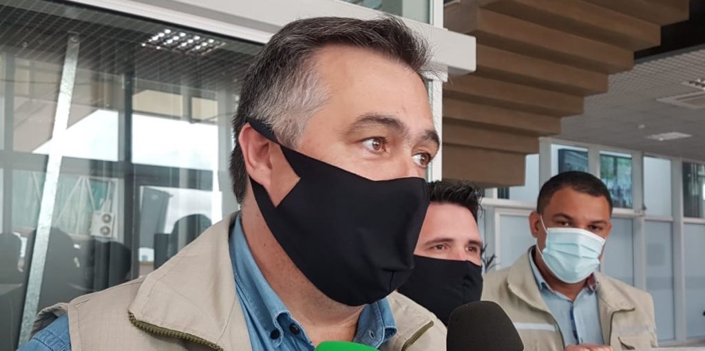 Secretário de Saúde do PR enaltece esforço para que doses da vacina cheguem às regionais de saúde