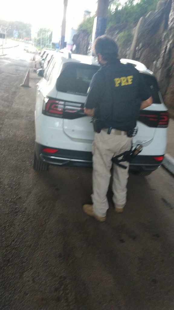 PRF recupera veículo roubado em Foz do Iguaçu
