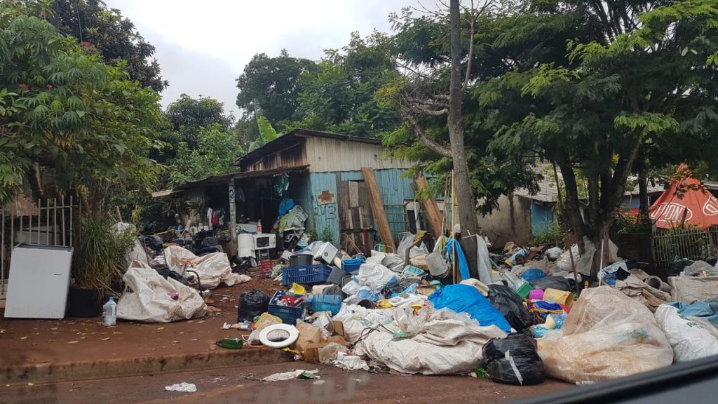 ‘Lixão a céu aberto’ no Bairro Melissa é alvo de reclamações