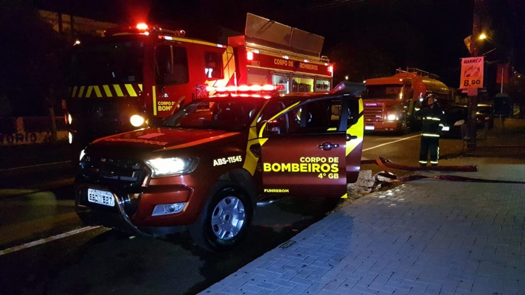 Curto circuito em ventoinha mobiliza Bombeiros em prédio onde fica o Ceonc, no Centro de Cascavel