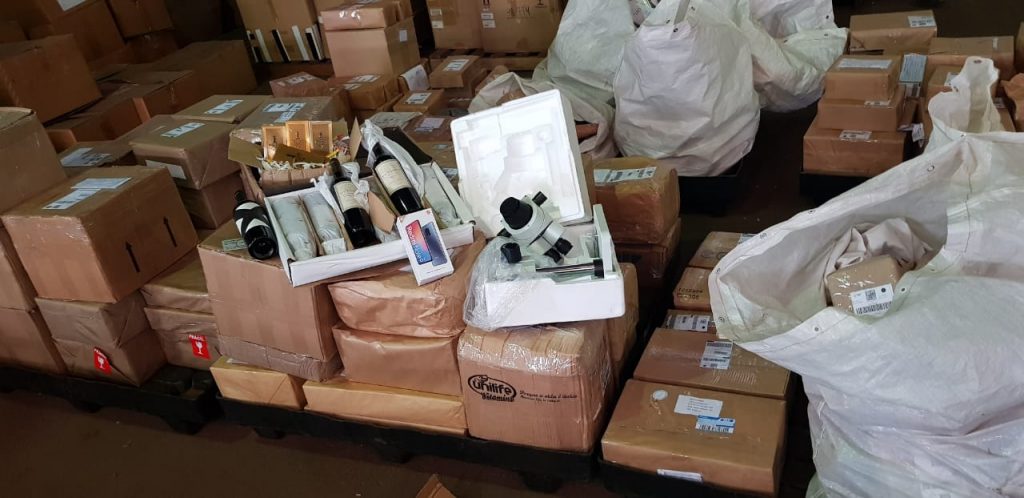 SAREP Cascavel apreende 126 remessas de mercadorias irregulares nos Correios de Francisco Beltrão