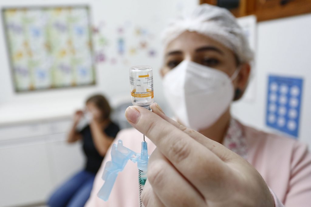 Imunização contra a Covid-19 alcança 99,9 mil pessoas no Paraná