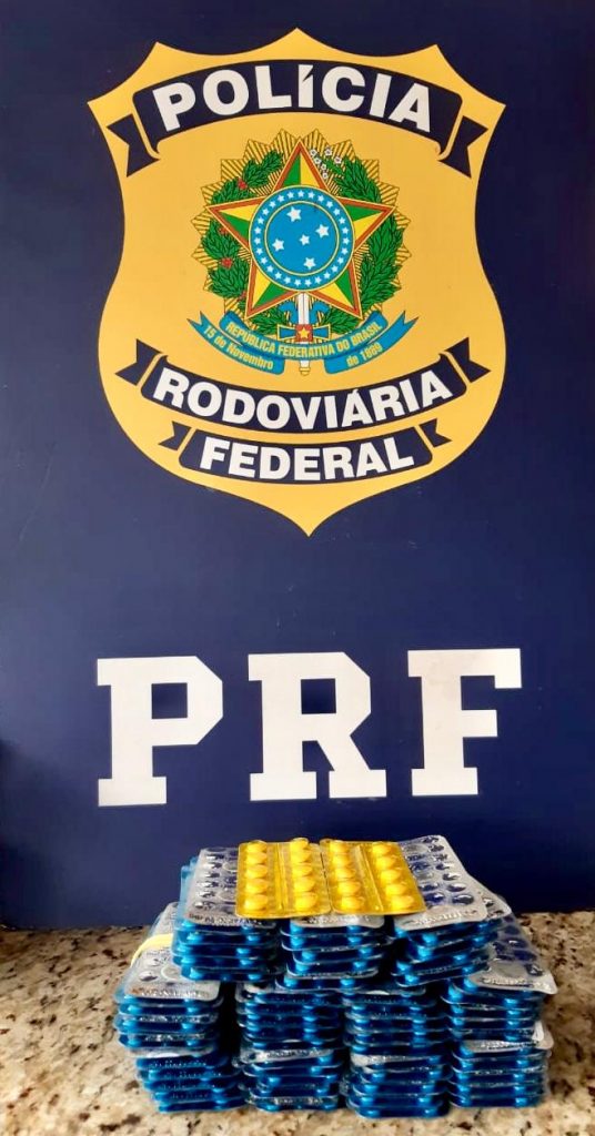 PRF prende mulher com medicamentos ilegais escondidos debaixo das roupas; pena pode chegar a 15 anos