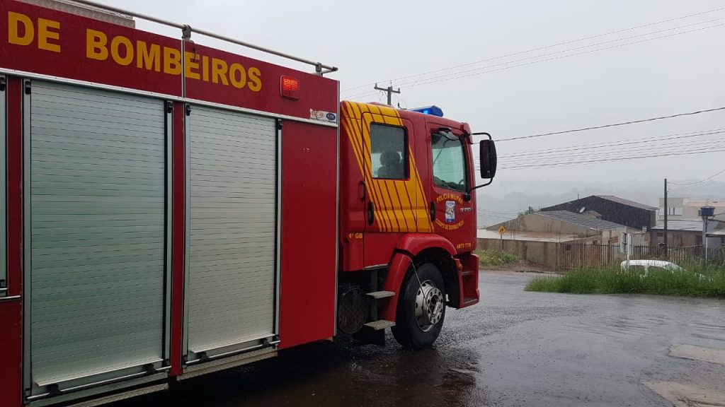 Bombeiros são acionados à UPA Veneza para remoção de um anel Bombeiros são acionados à UPA Veneza para remoção de um anel
