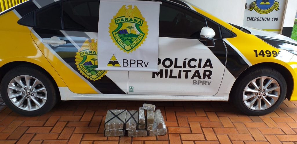 PRE encontra 20 kg de maconha em porta-malas de táxi durante ação na PR-317, em Santa Helena